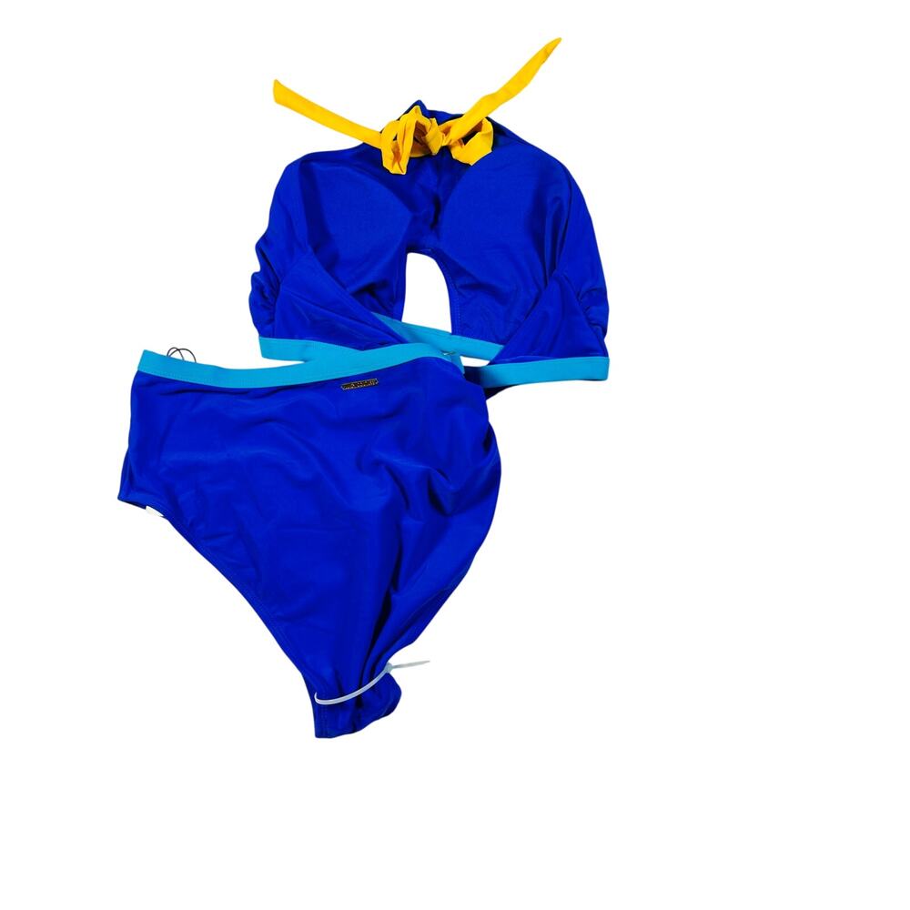 Bikini - Picture 2 of 3